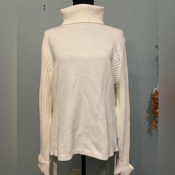 Winter White Belted Turtleneck Sweater - Large - Picture 3 of 13